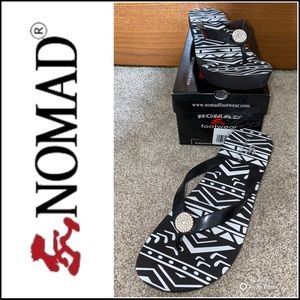 NIB Nomad Size 9 Black and White Tribal Wedge Thong Sandal